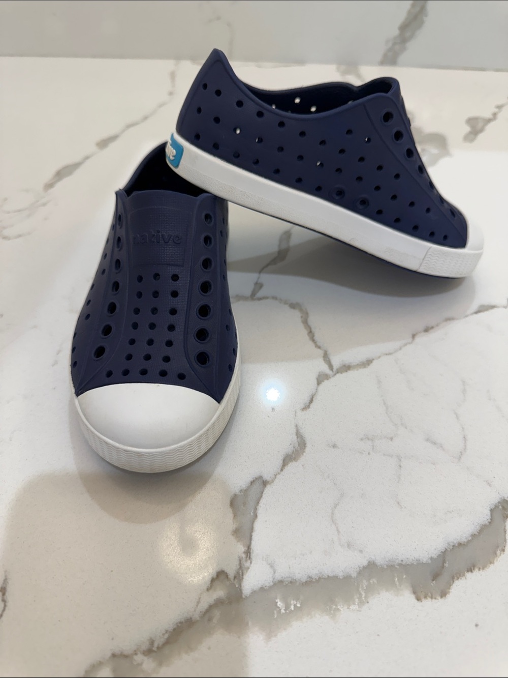 Native Kids Water Shoes in Navy and White C9